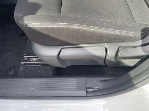 Used 2024 Nissan Rogue S AWD/4WD image 10