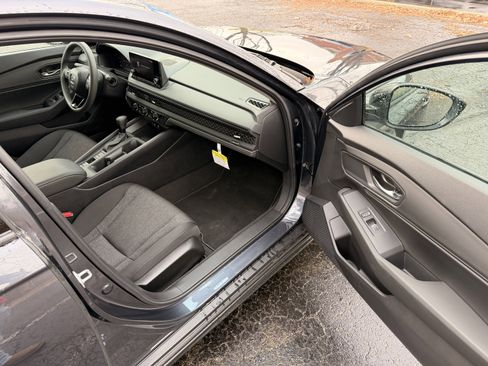 Used 2025 Honda Accord SE image 15