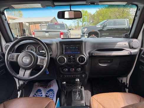 Used 2013 Jeep Wrangler Unlimited Sahara AWD/4WD image 17