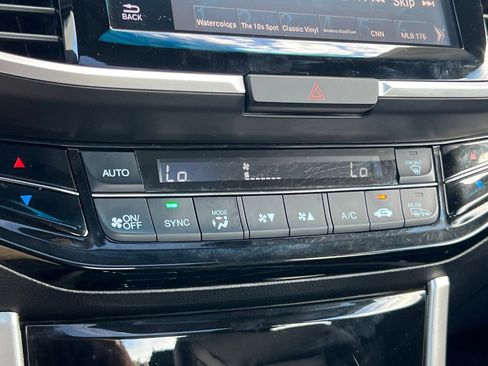 Used 2017 Honda Accord EX-L image 19