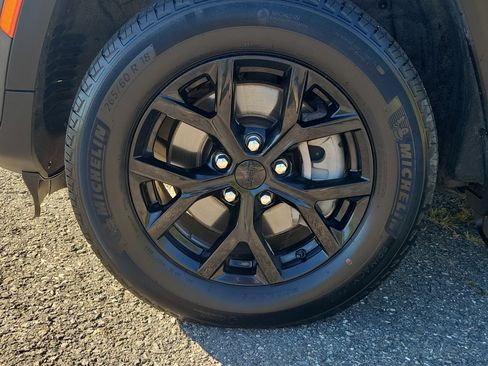 Used 2024 Jeep Grand Cherokee L Altitude AWD/4WD image 12