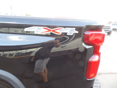 Used 2021 Chevrolet Silverado 2500 Custom w/ Custom Value Package image 23