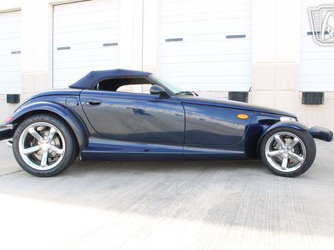 Used 2001 Chrysler Prowler RWD image 26