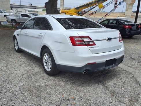 Used 2015 Ford Taurus SE FWD image 5