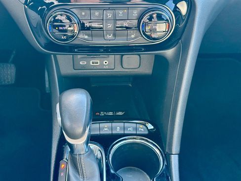 Used 2021 Buick Encore GX Essence w/ Advanced Technology Package image 22