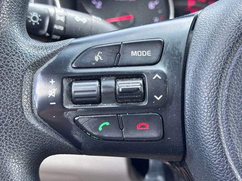 Used 2016 Kia Sedona LX w/ LX Convenience Package image 28