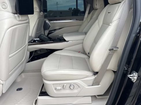 Used 2026 Cadillac Escalade ESV Platinum Sport AWD/4WD image 16