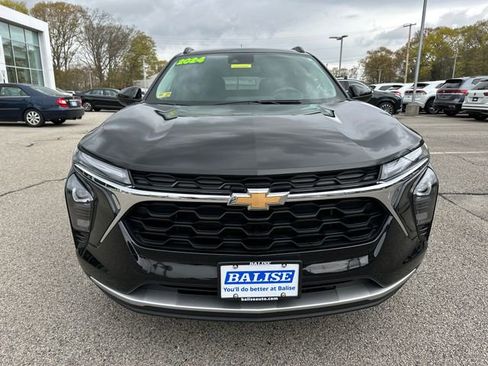 Used 2024 Chevrolet Trax LT w/ Driver Confidence Package FWD image 2