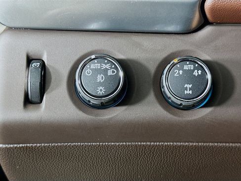 Used 2015 Chevrolet Tahoe LTZ image 17