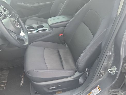 Used 2025 Nissan Altima 2.5 SV FWD image 5