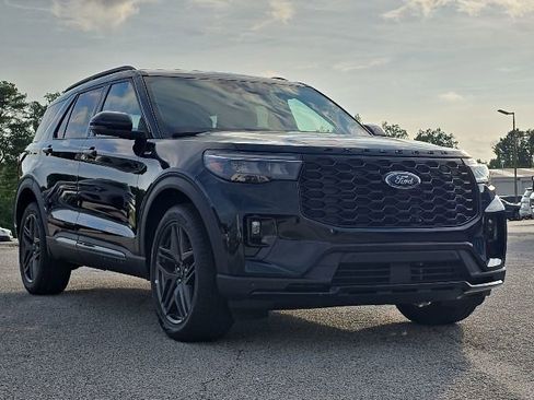 Used 2025 Ford Explorer ST-Line w/ ST-Line Street Pack AWD/4WD image 7