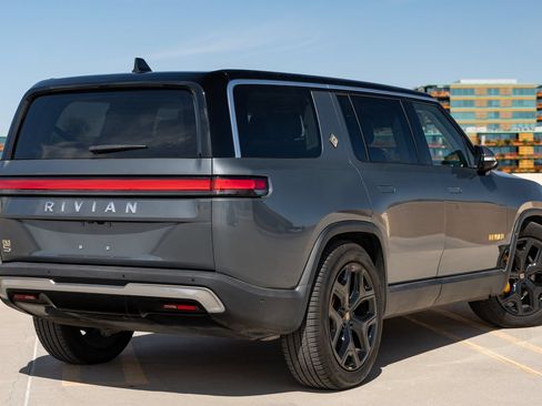 Used 2023 Rivian R1S Adventure AWD/4WD image 12