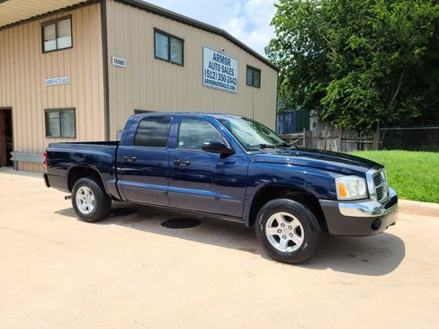 Used 2005 Dodge Dakota SLT RWD image 1
