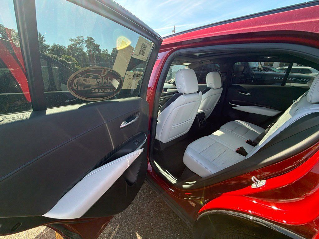 Used 2024 Cadillac XT4 Sport AWD/4WD image 11