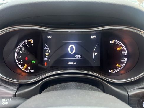 Used 2022 Jeep Grand Cherokee Laredo X image 24