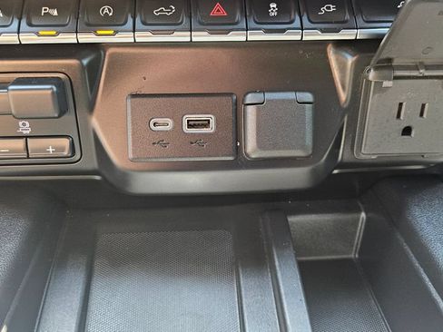Used 2021 GMC Sierra 1500 AT4 w/ AT4 Premium Package AWD/4WD image 37