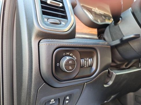 Used 2019 RAM 1500 Limited image 39