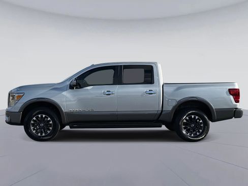 Used 2019 Nissan Titan PRO-4X image 7