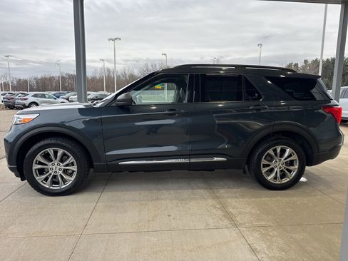 Certified 2022 Ford Explorer XLT w/ Equipment Group 202A image 4