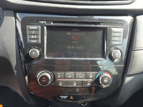 Used 2019 Nissan Rogue S FWD image 18