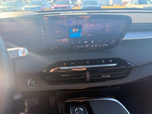 Used 2025 Buick Enclave Preferred image 19