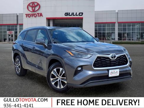 Used 2023 Toyota Highlander XLE FWD image 1