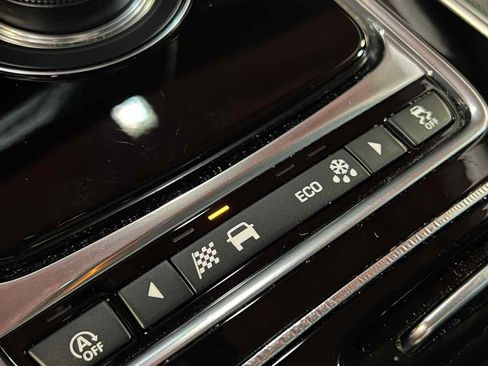 Used 2019 Jaguar XE image 40