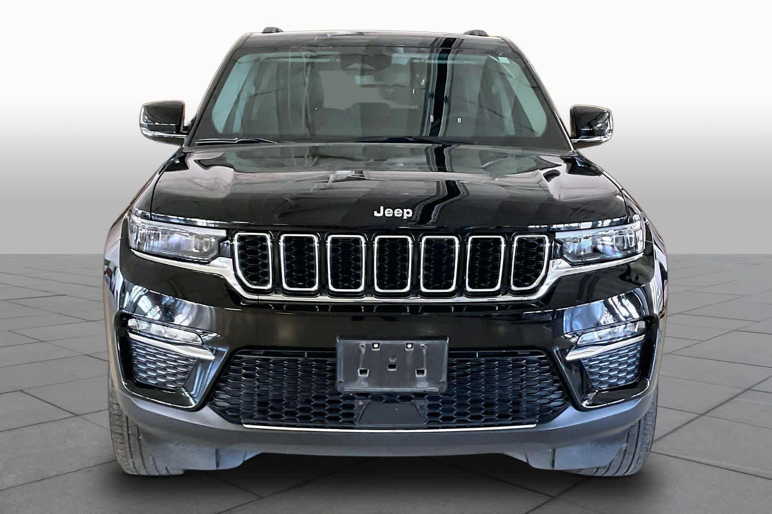 Used 2023 Jeep Grand Cherokee Limited RWD image 3