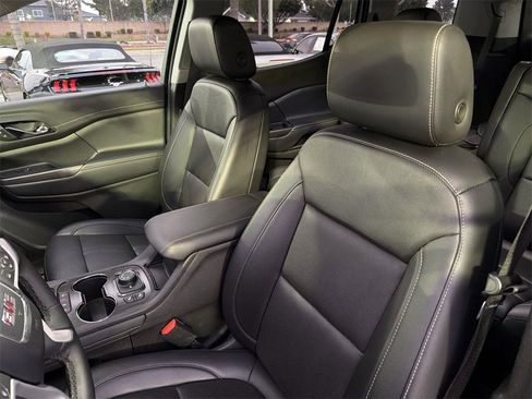 Used 2023 GMC Acadia SLT w/ Elevation Edition image 21