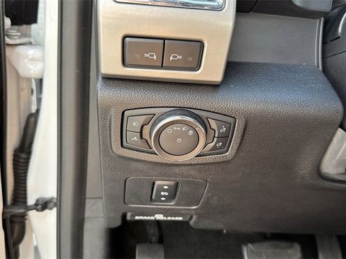 Used 2017 Ford F350 Lariat w/ Chrome Package image 56