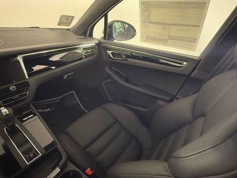 New 2026 Porsche Macan image 21