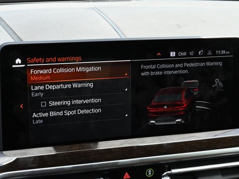 Used 2025 BMW X4 xDrive30i AWD/4WD image 18