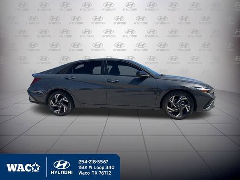 Used 2025 Hyundai Elantra Sport image 14