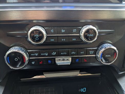 Used 2023 Ford F250 Lariat w/ Chrome Package image 40