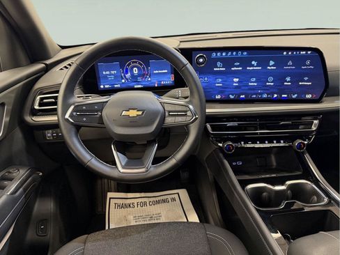 Used 2025 Chevrolet Traverse LT AWD/4WD image 34