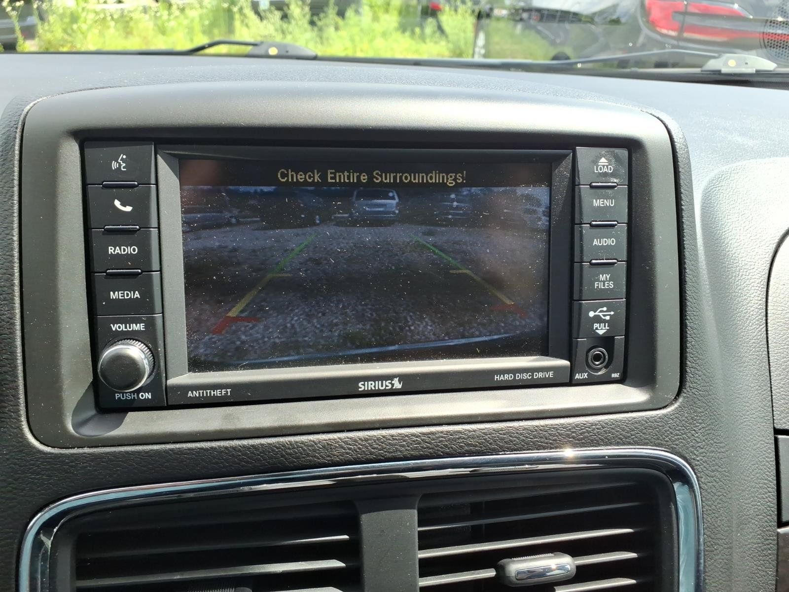 Used 2018 Dodge Grand Caravan SE w/ UConnect Hands-Free Group FWD image 8