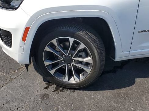 Certified 2021 Jeep Grand Cherokee L Overland w/ Luxury Tech Group IV AWD/4WD image 4