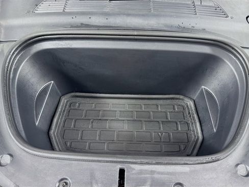 Used 2023 Tesla Model Y Long Range image 39