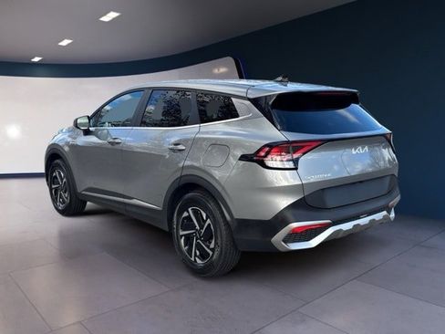 Used 2023 Kia Sportage LX image 3