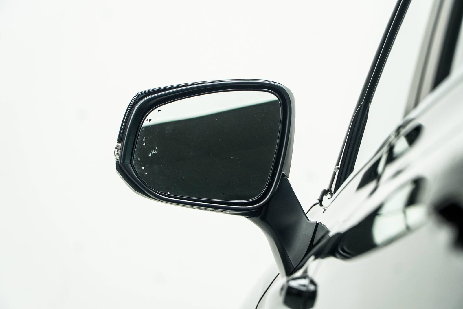 Used 2025 Toyota Highlander LE FWD image 17