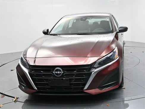 Used 2024 Nissan Altima 2.5 SV image 3