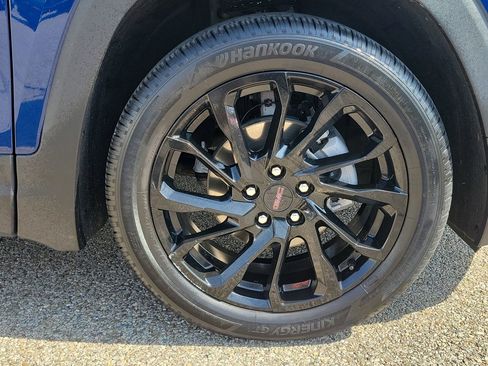 Used 2023 GMC Terrain SLE w/ Driver Convenience Package image 5