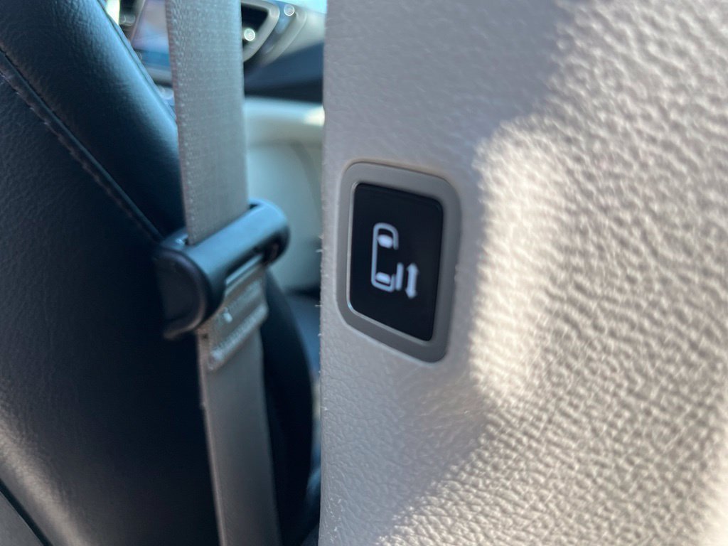 Used 2022 Chrysler Pacifica Touring-L w/ Uconnect Theater Family Group FWD image 36
