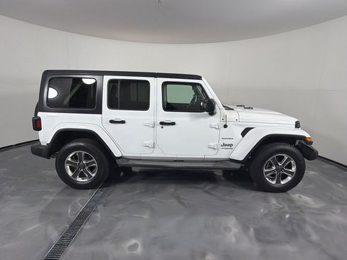 Used 2019 Jeep Wrangler Unlimited Sahara AWD/4WD image 4