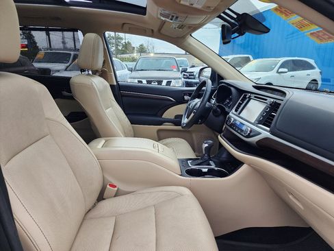 Used 2015 Toyota Highlander Limited Platinum image 37