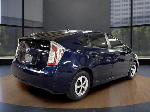 Used 2015 Toyota Prius Two image 9