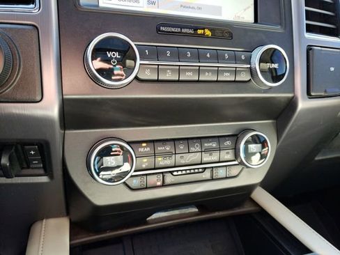 Used 2019 Ford Expedition Platinum image 27