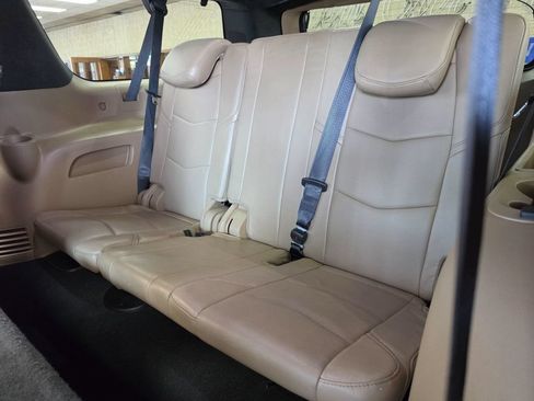 Used 2019 Cadillac Escalade ESV Platinum AWD/4WD image 23