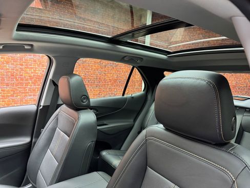 Used 2023 Chevrolet Equinox Premier AWD/4WD image 3