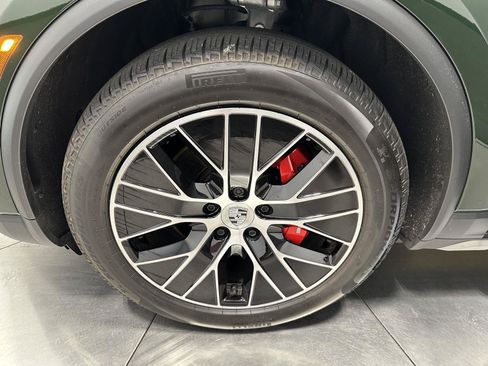 Certified 2025 Porsche Macan 4S Electric AWD/4WD image 11